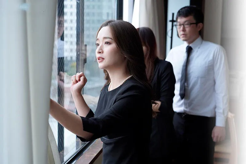 Chồng yêu mất 3 năm, má kế trẻ tìm đến con gã chồng giải tỏa thiếu thốn